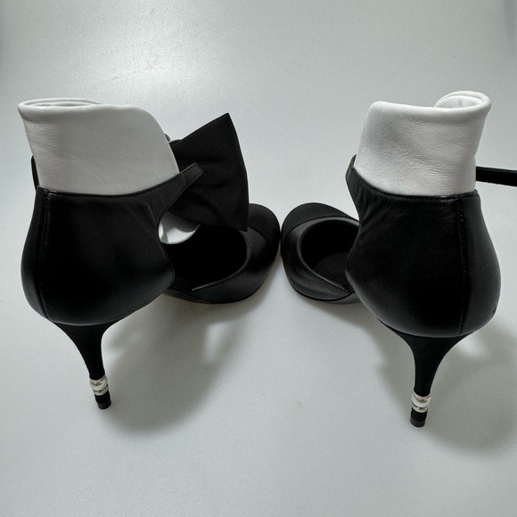 Chanel Mary Jane Shoes Lambskin Grosgrain Black White Winter Flower 37.5/US 7.5 - Picture 5 of 9